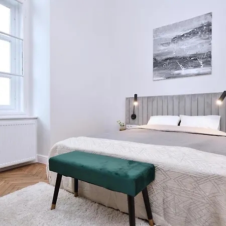 Archbishop Apartment *