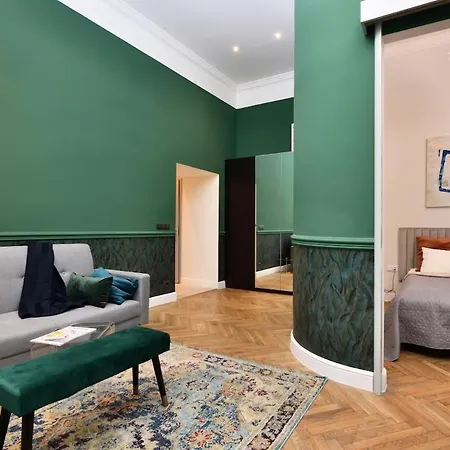 Archbishop Apartment *